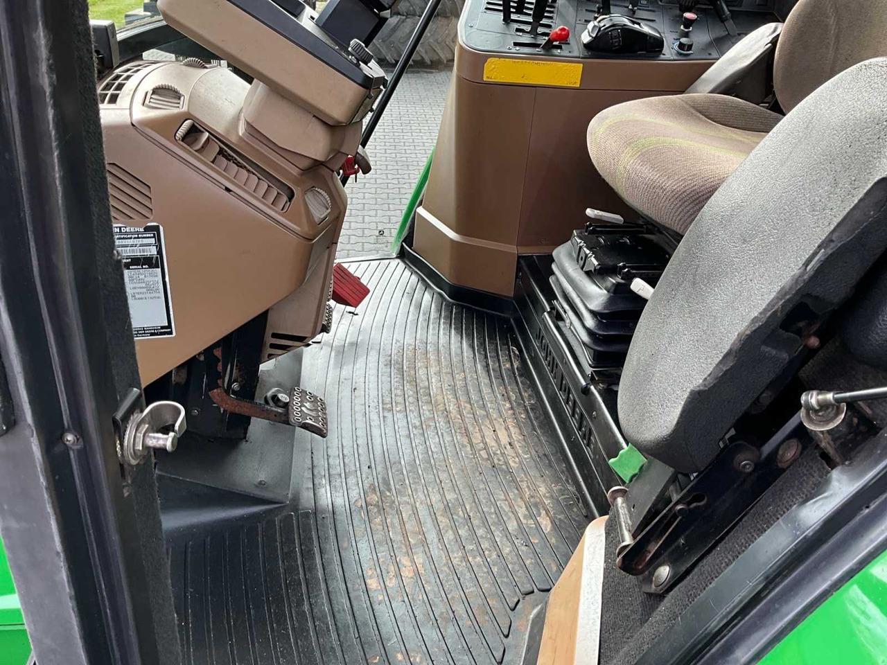 Farm tractor John deere 6100