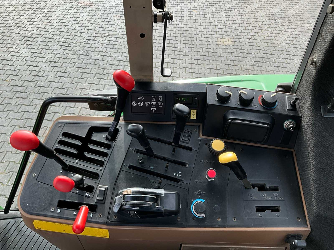 Farm tractor John deere 6100