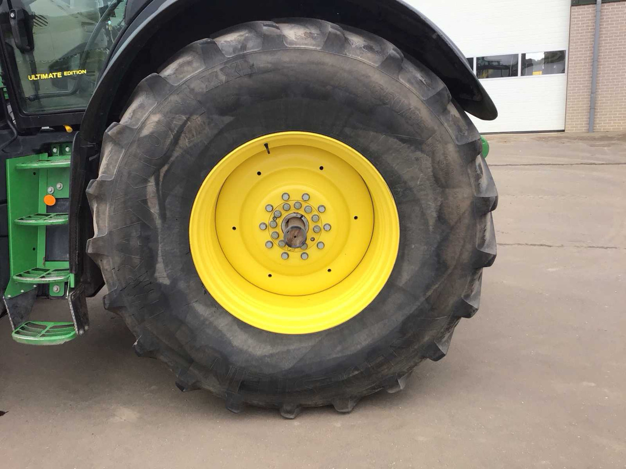 Farm tractor John deere 6230R