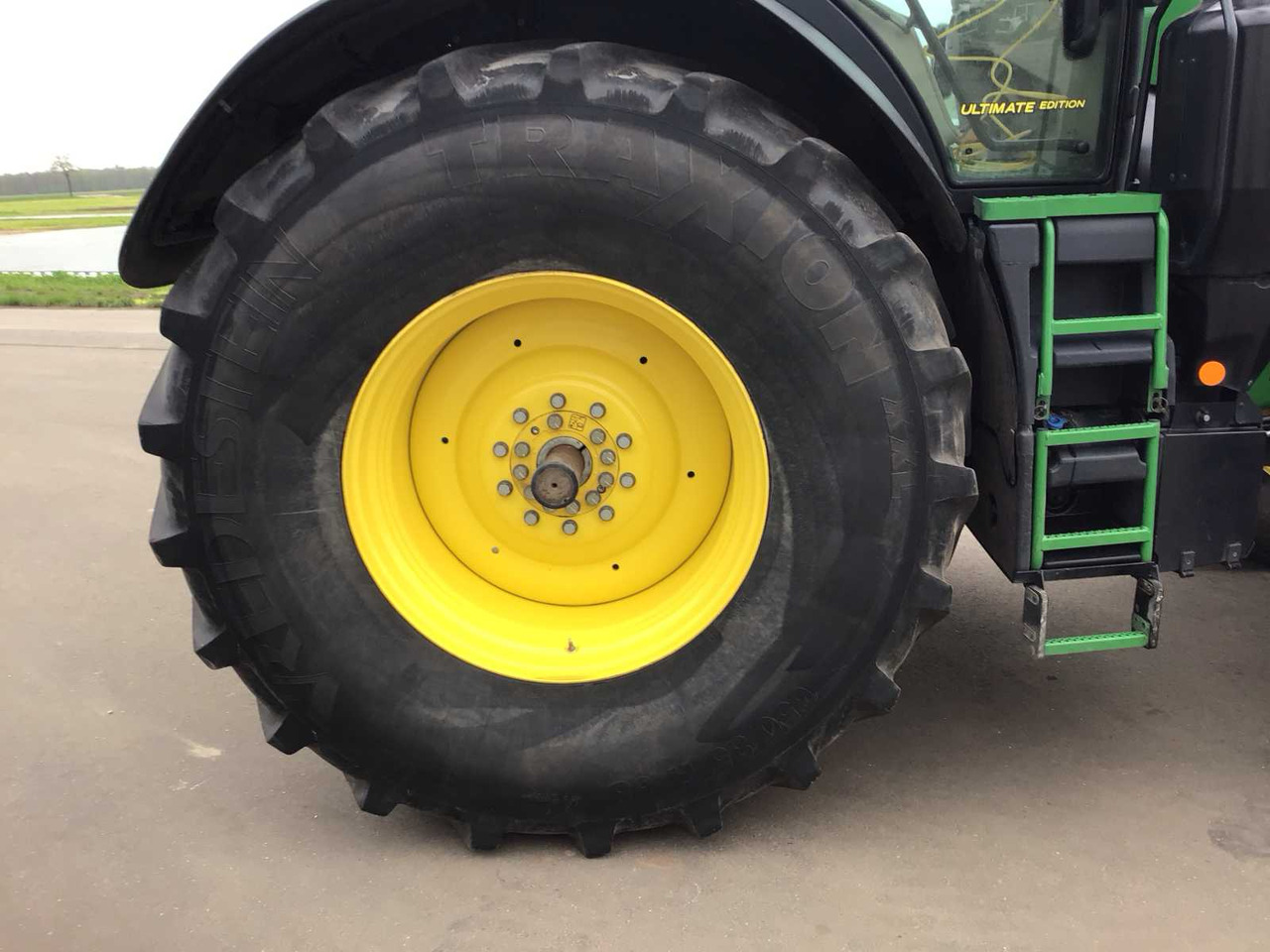 Farm tractor John deere 6230R
