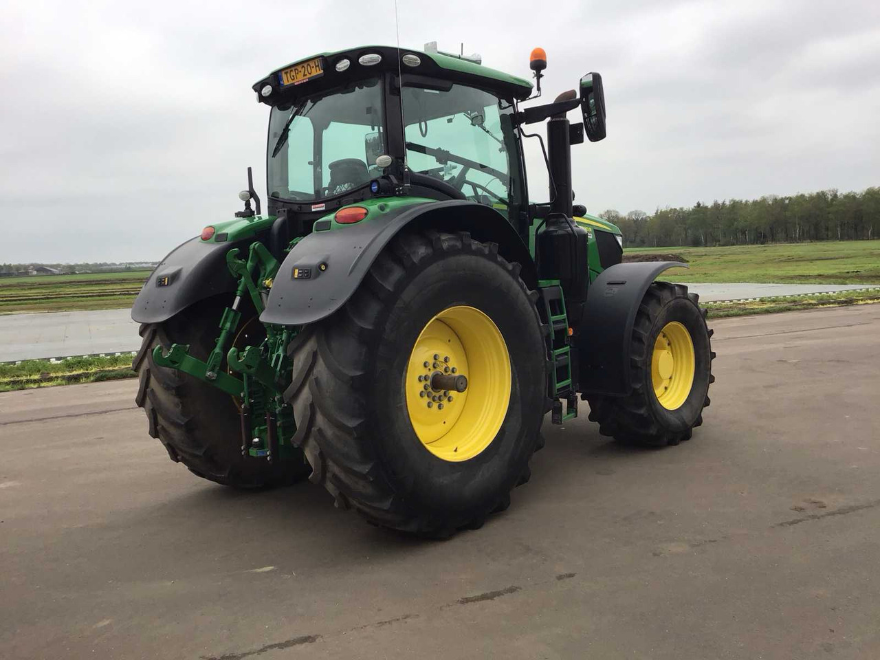 Farm tractor John deere 6230R