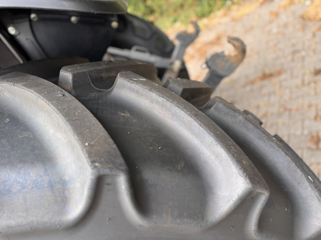 Farm tractor MASSEY FERGUSON 7s.180 Dyna6 Efficient