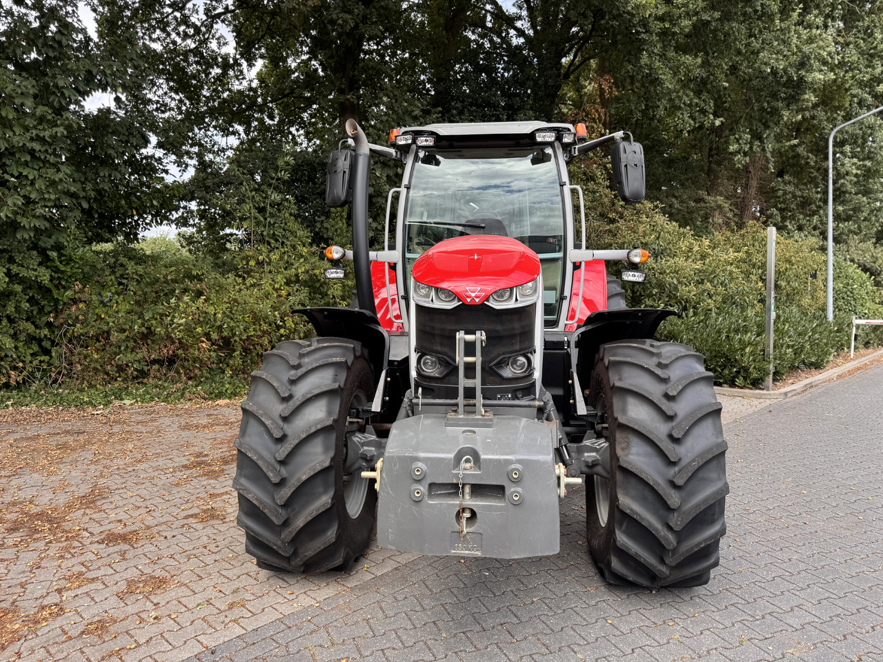 Farm tractor MASSEY FERGUSON 7s.180 Dyna6 Efficient