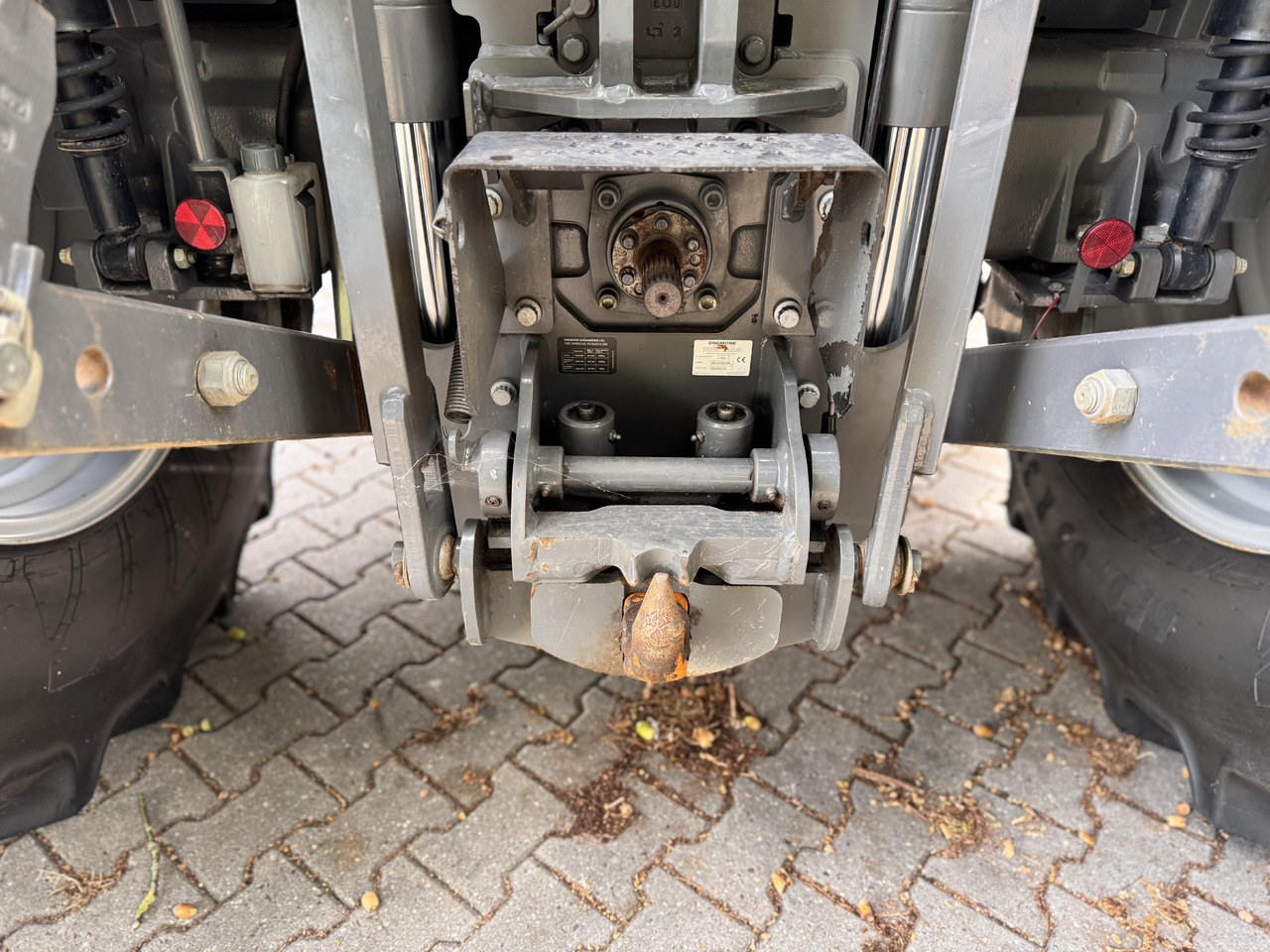 Farm tractor MASSEY FERGUSON 7s.180 Dyna6 Efficient