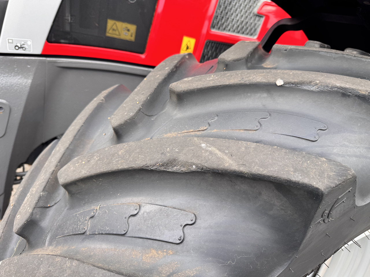 Farm tractor MASSEY FERGUSON 8s.205 Dyna7 Exclusive