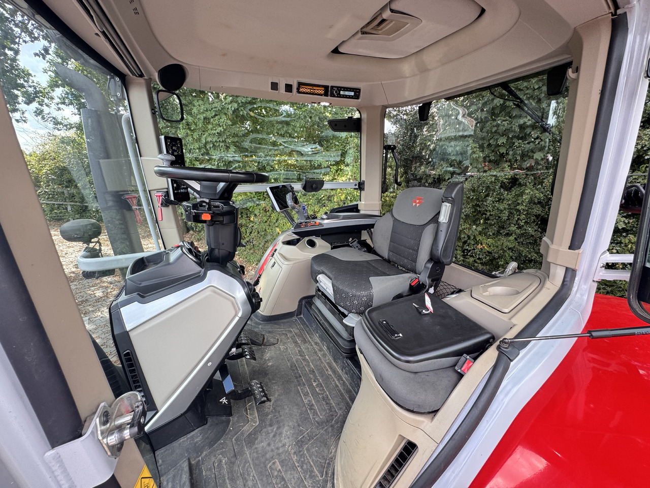 Farm tractor MASSEY FERGUSON 8s.205 Dyna7 Exclusive