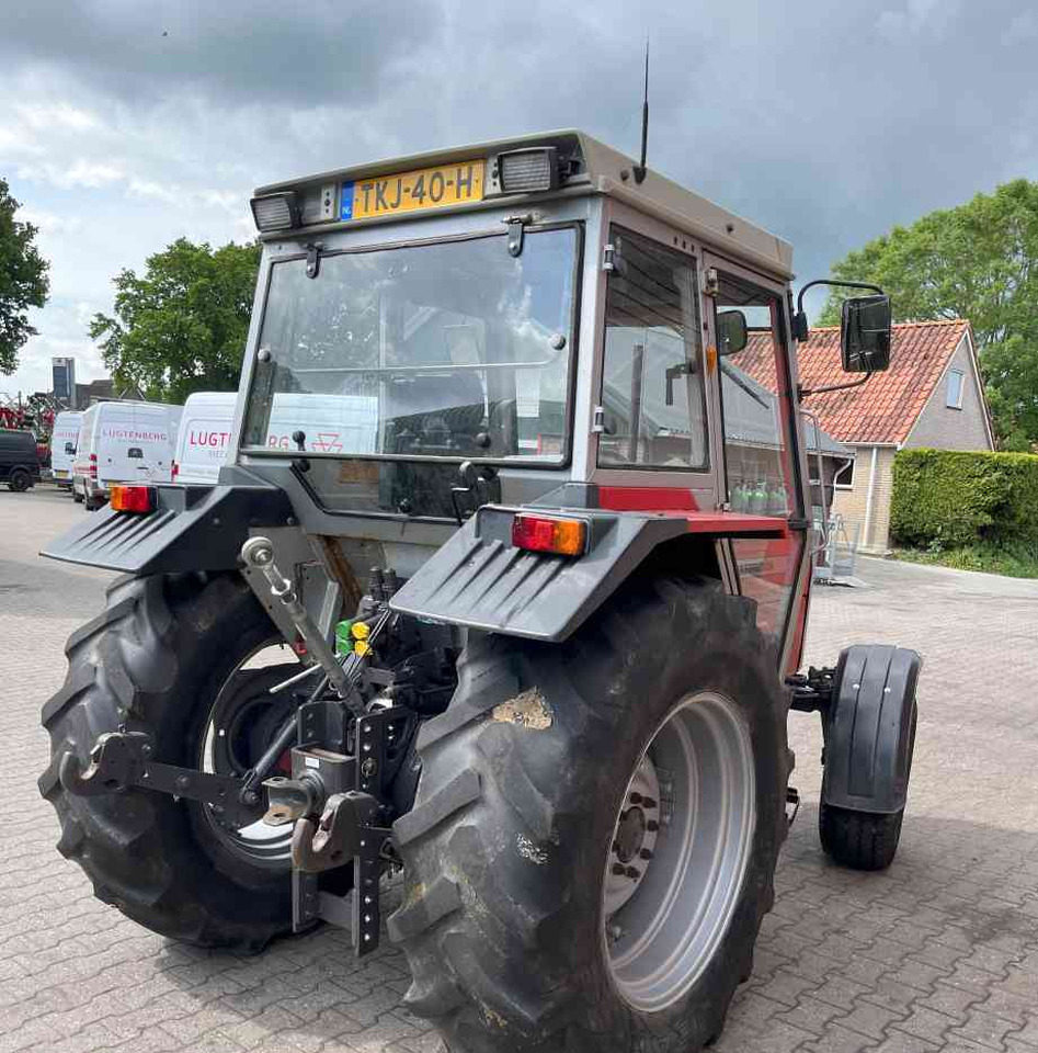 Farm tractor Massey Ferguson 352 Turbo Tractoren.