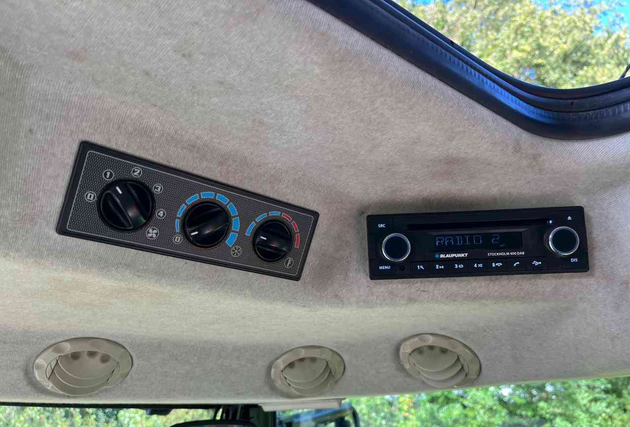 Farm tractor Massey Ferguson 5609 Dyna-4 Essential