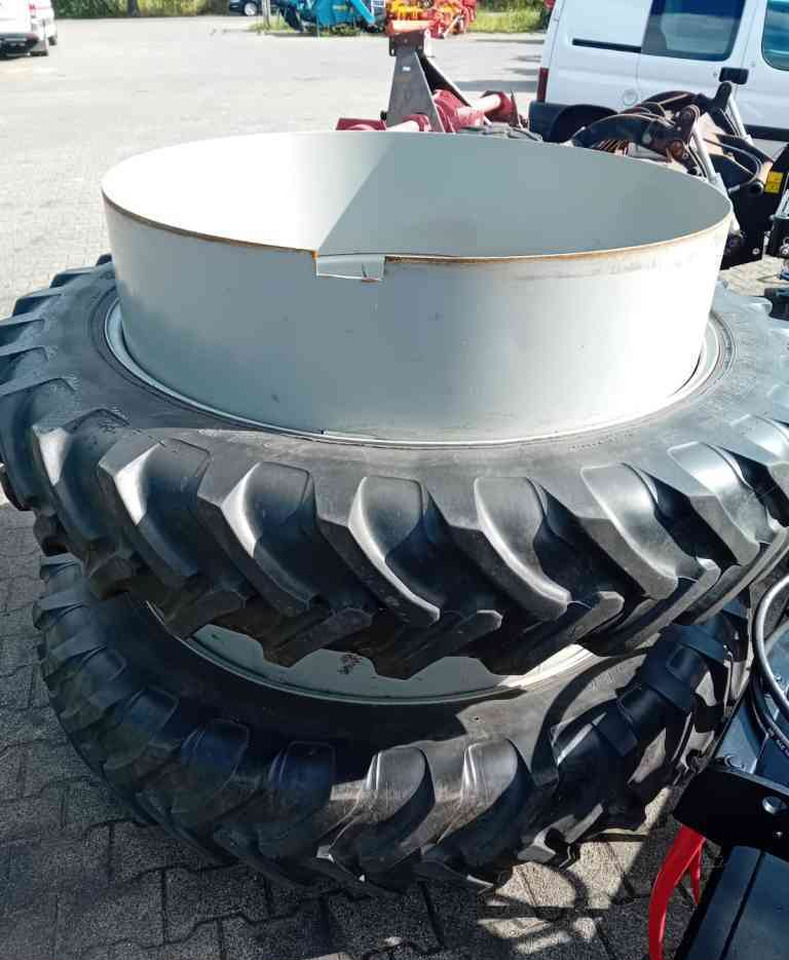 Farm tractor Massey Ferguson 5609 Dyna-4 Essential