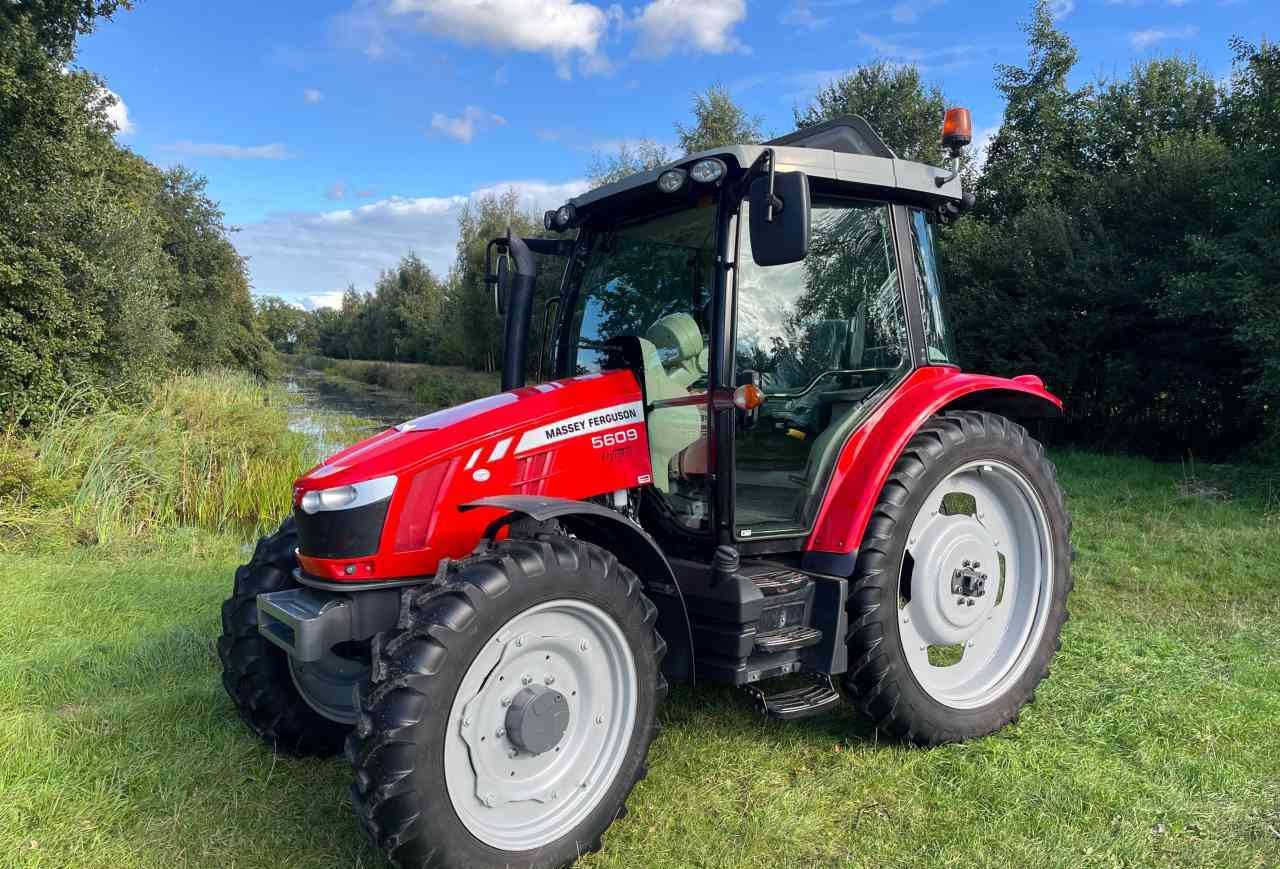 Farm tractor Massey Ferguson 5609 Dyna-4 Essential
