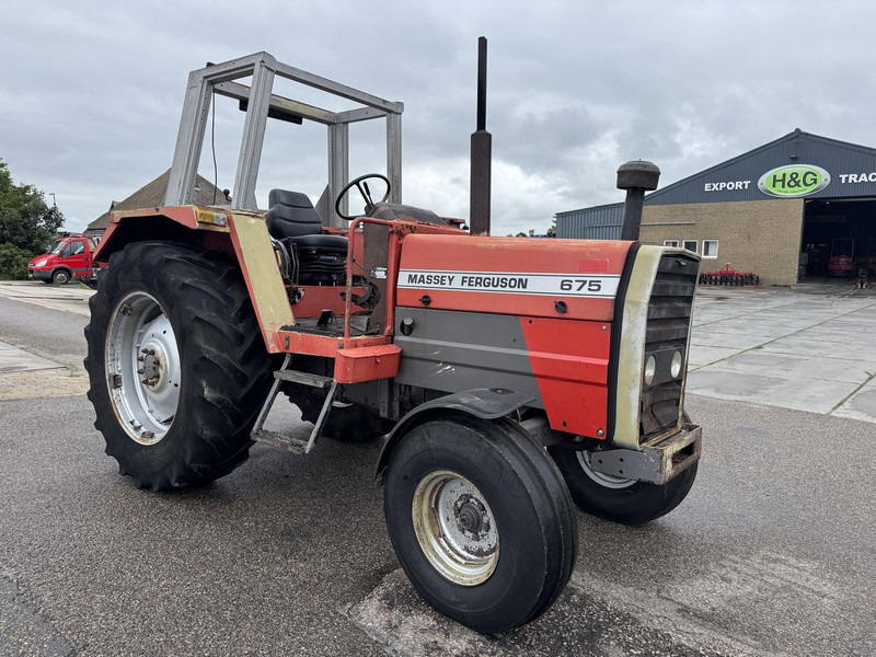 Farm tractor Massey Ferguson 675
