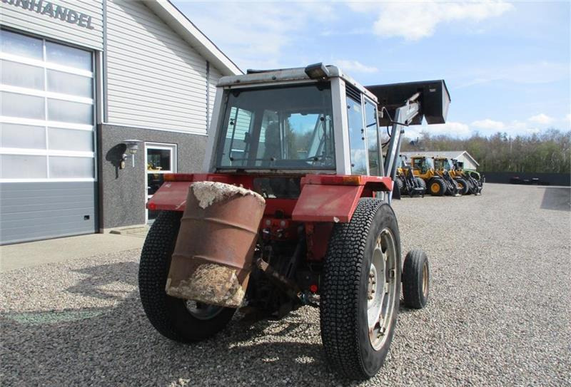 Farm tractor Massey Ferguson 675 Speedshift med frontlæsser