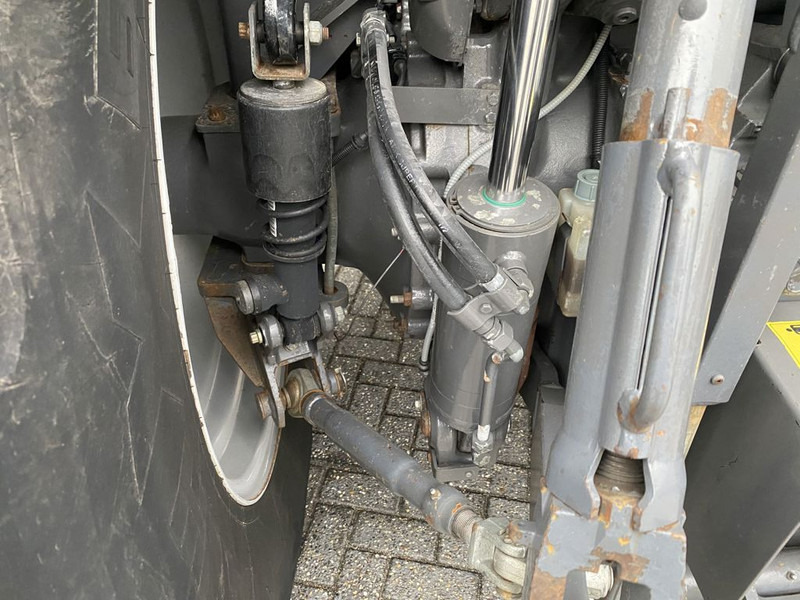 Farm tractor Massey Ferguson 7726S Dyna VT