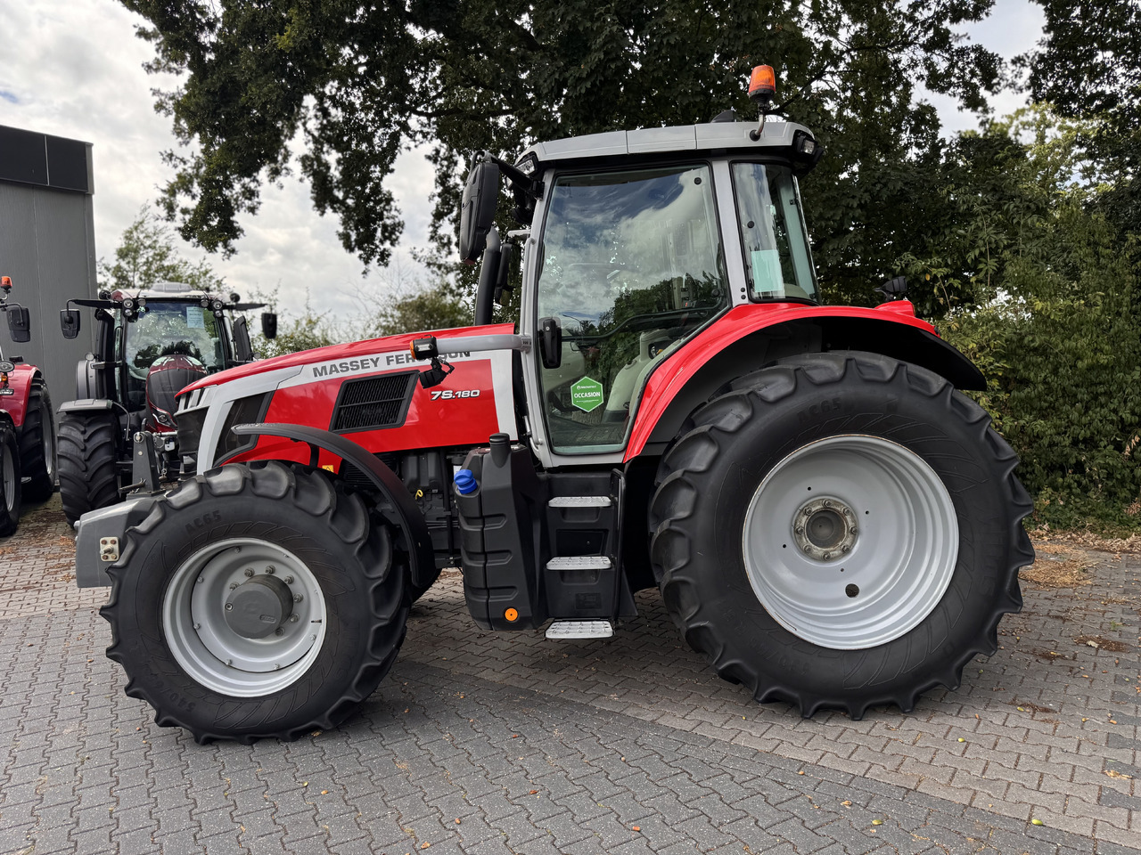 Farm tractor Massey Ferguson 7s.180 Dyna6 Efficient