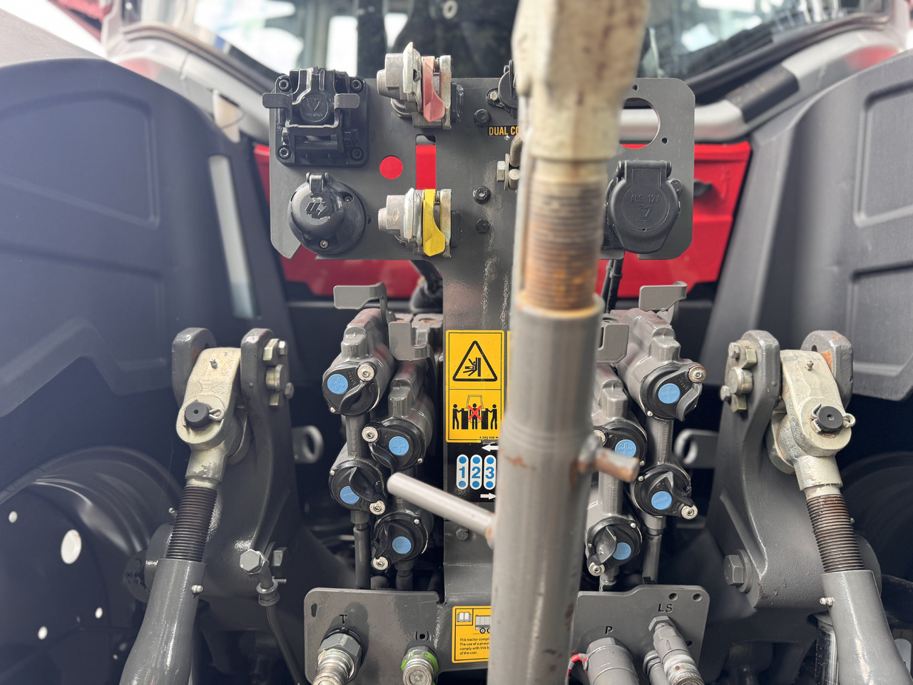 Farm tractor Massey Ferguson 8s.205 Dyna7 Exclusive