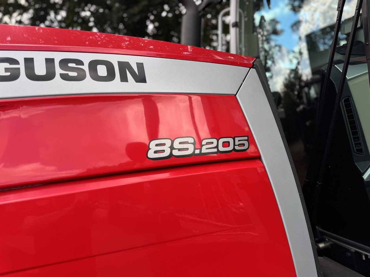 Farm tractor Massey Ferguson 8s.205 Dyna7 Exclusive