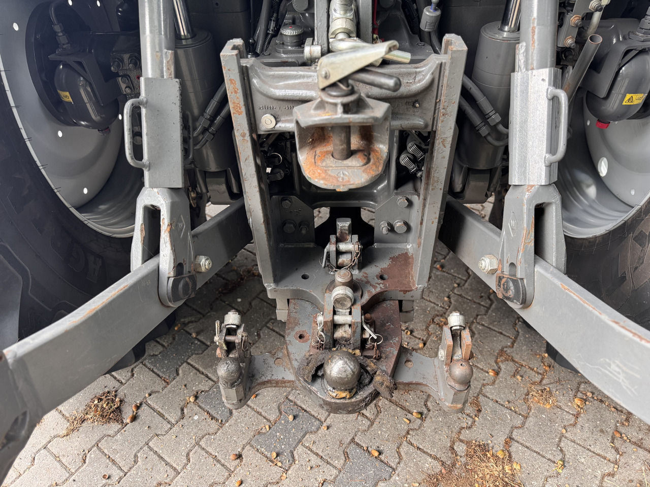 Farm tractor Massey Ferguson 8s.205 Dyna7 Exclusive