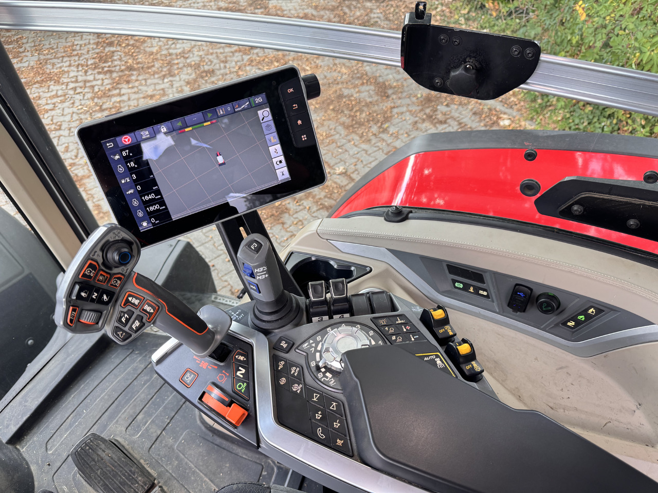 Farm tractor Massey Ferguson 8s.205 Dyna7 Exclusive