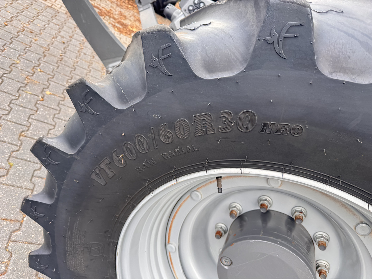 Farm tractor Massey Ferguson 8s.205 Dyna7 Exclusive