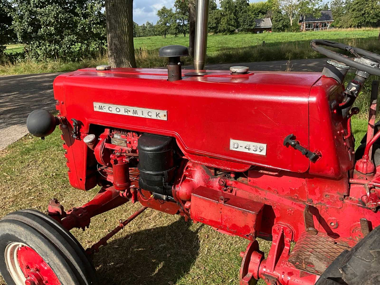 Farm tractor McCormick D-432