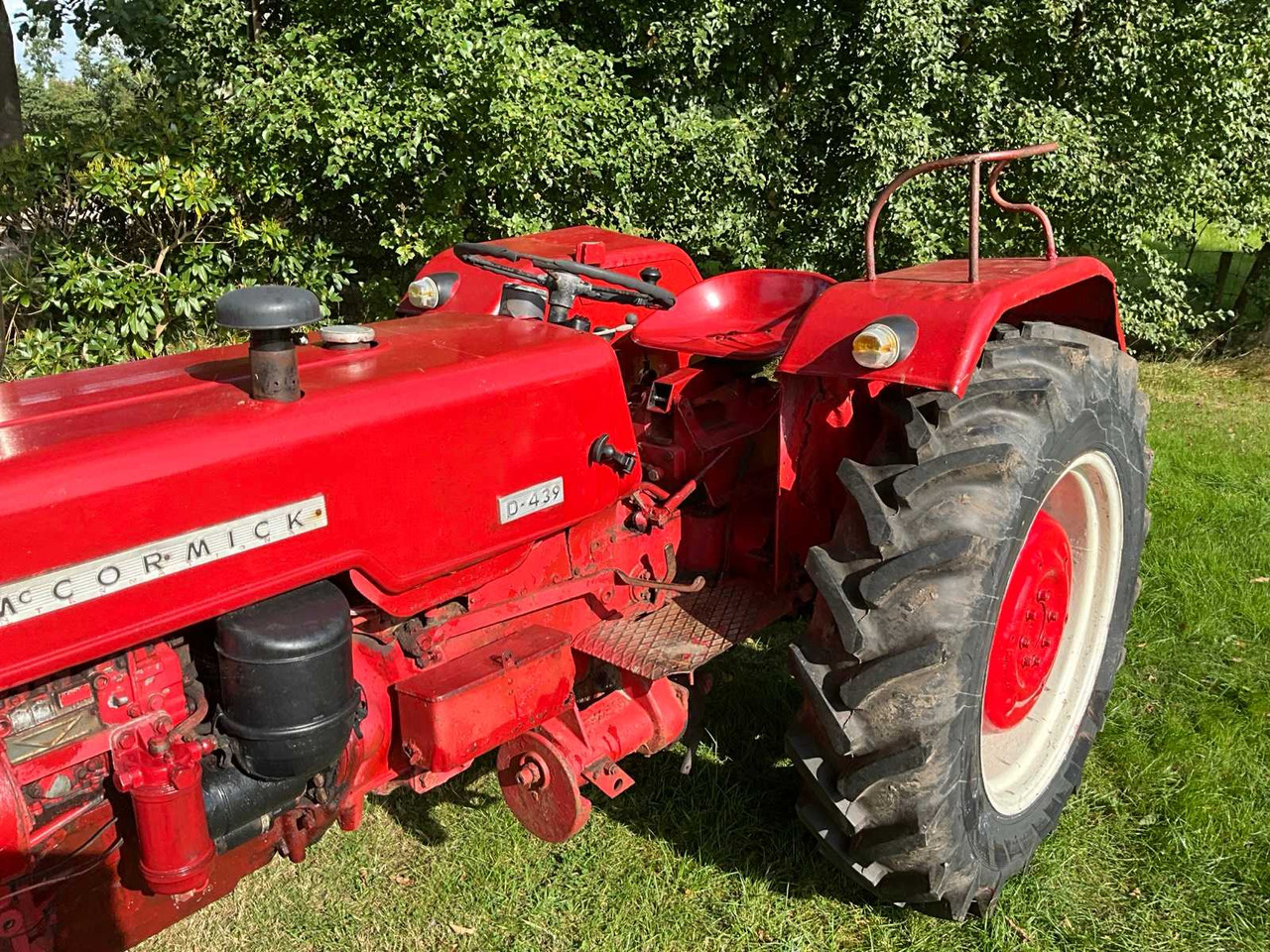 Farm tractor McCormick D-432