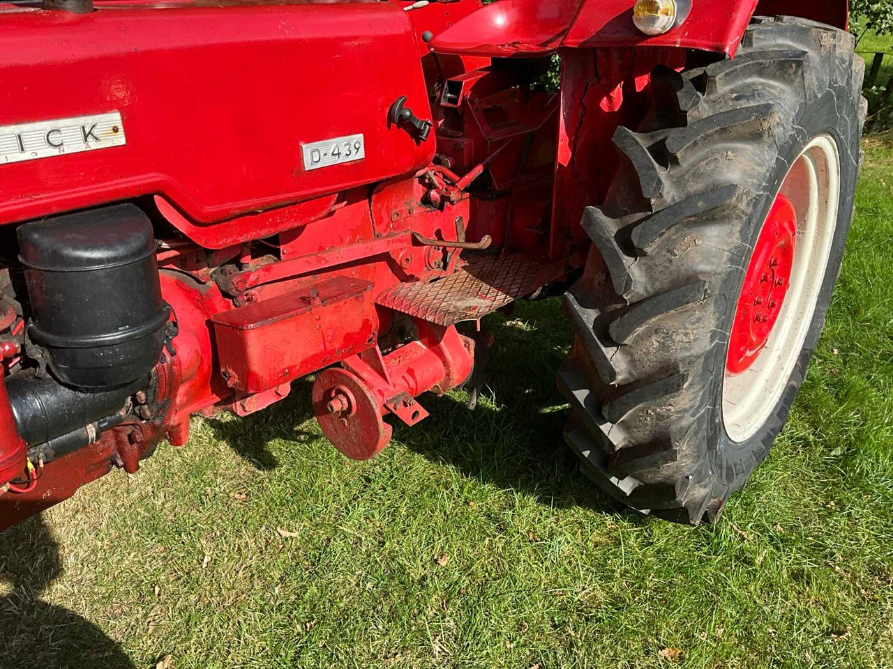 Farm tractor McCormick D-432