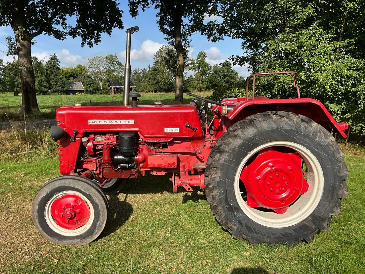 Farm tractor McCormick D-432