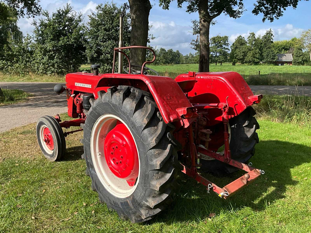 Farm tractor McCormick D-432