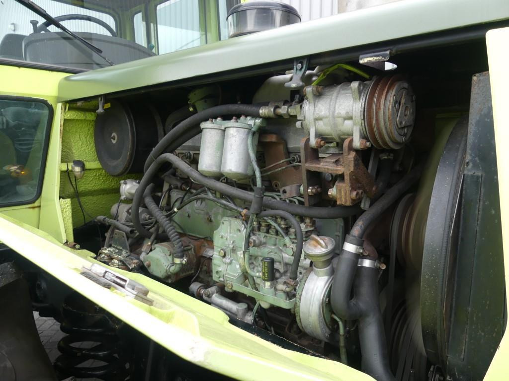Farm tractor Mercedes-Benz MB trac 1600