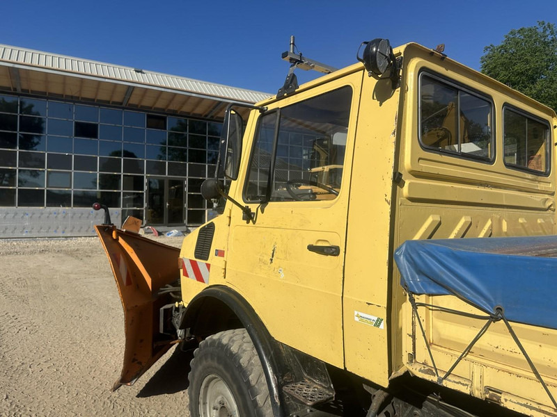 Farm tractor Mercedes-Benz Unimog U 1000 32.883km - SNOW PLOW
