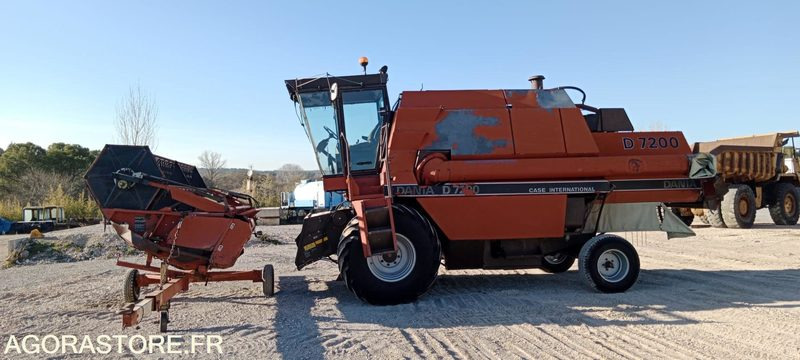 Farm tractor Moissonneuse DANIA 7200