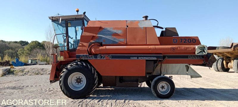 Farm tractor Moissonneuse DANIA 7200