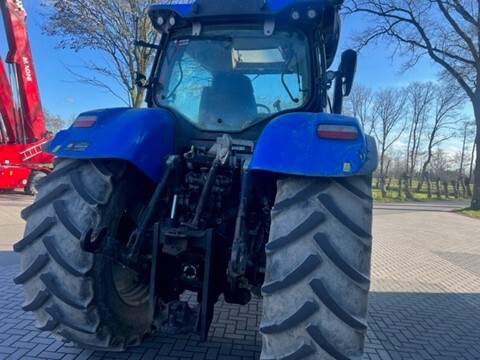 Farm tractor NEW HOLLAND T 7.230