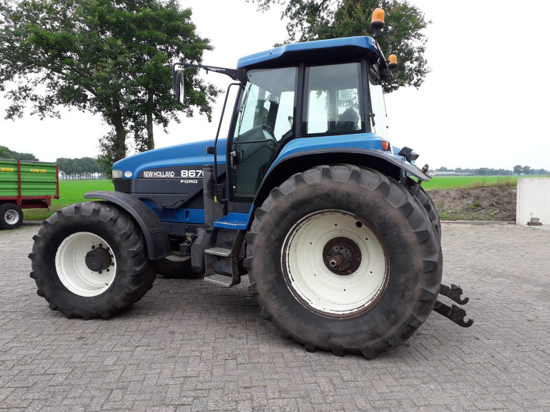 Farm tractor New Holland