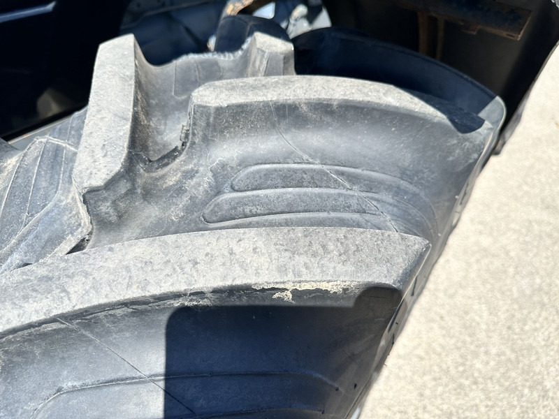 Farm tractor New Holland 8260