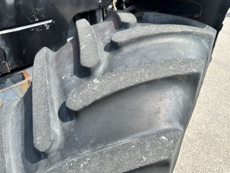 Farm tractor New Holland M135