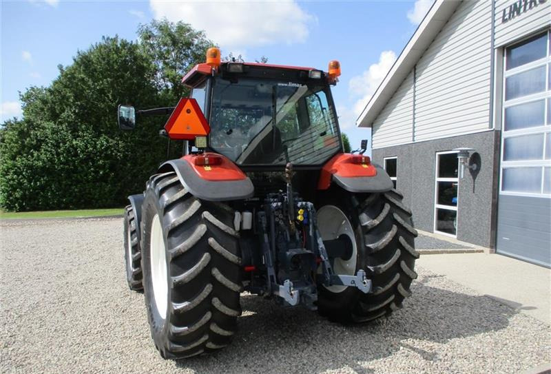 Farm tractor New Holland M160 Velkørende og stærk traktor