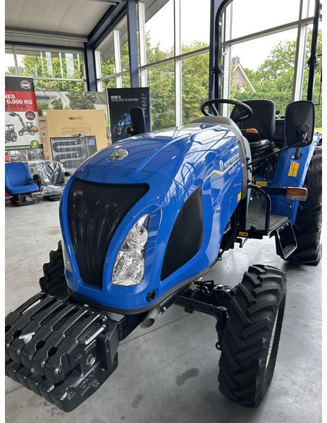 Farm tractor New Holland New Holland Boomer
