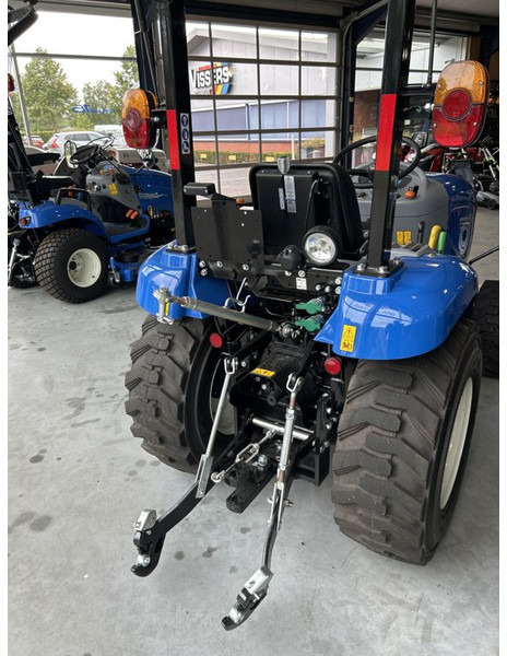 Farm tractor New Holland New Holland Boomer