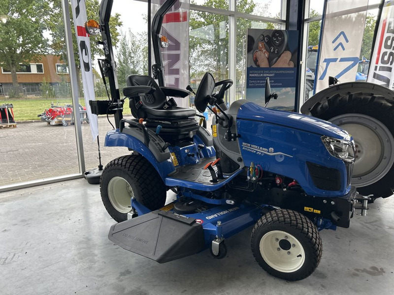 Farm tractor New Holland New Holland Boomer