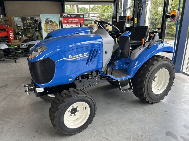 Farm tractor New Holland New Holland Boomer