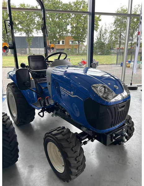 Farm tractor New Holland New Holland Boomer