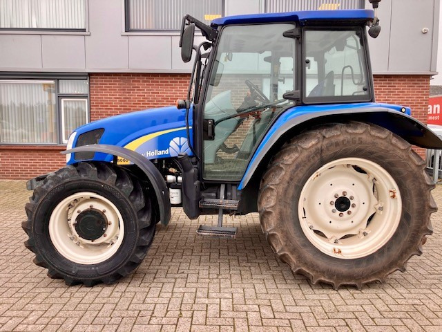 Farm tractor New Holland T5060