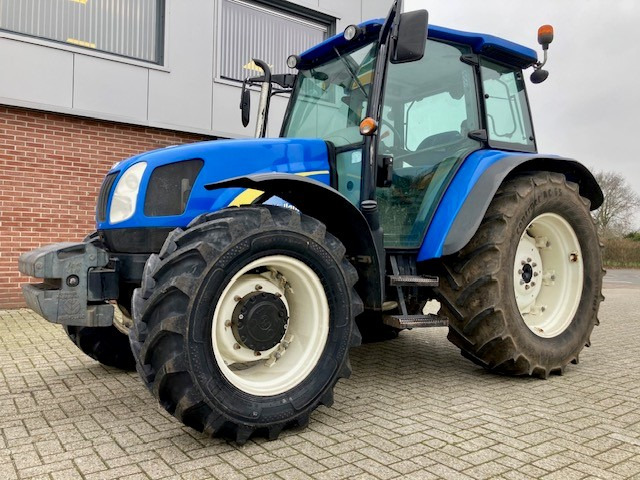 Farm tractor New Holland T5060