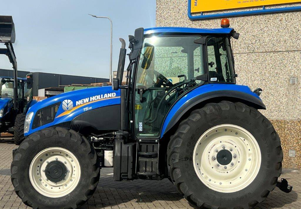 Farm tractor New Holland T5.115 Utility - Dual Command, climatisée, rampant