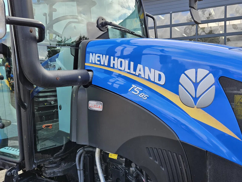 Farm tractor New Holland T5.85 Dual command