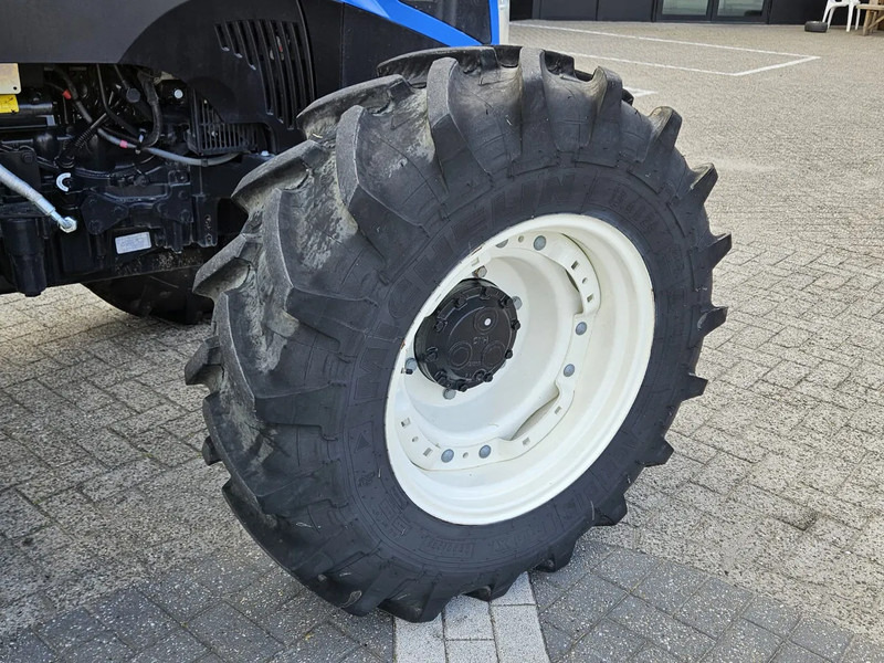 Farm tractor New Holland T5.85 Dual command