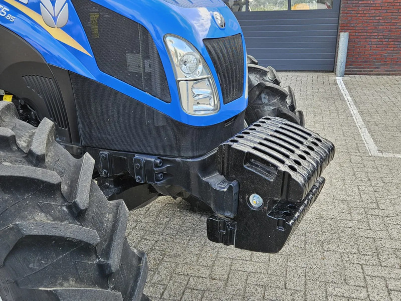 Farm tractor New Holland T5.85 Dual command