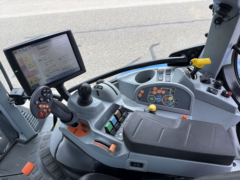 Farm tractor New Holland T6.175 AC T4B