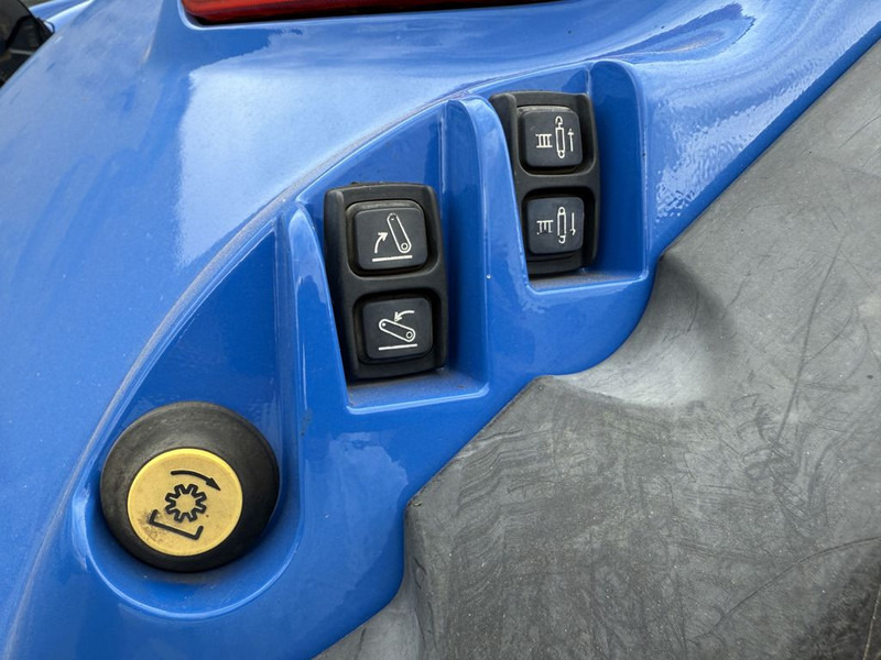 Farm tractor New Holland T6.175 AC T4B